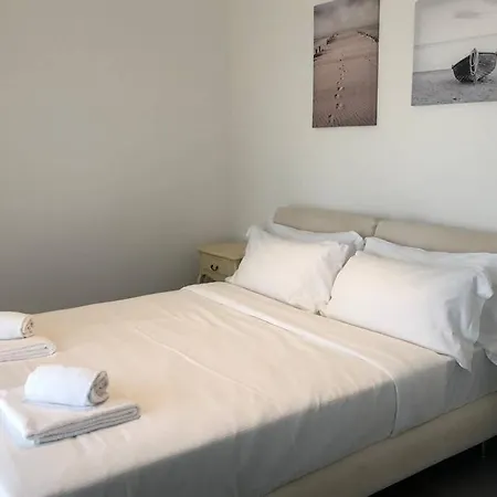 Apartment *central Lakeside Apt*swimming Pool & Free Parking Peschiera del Garda
